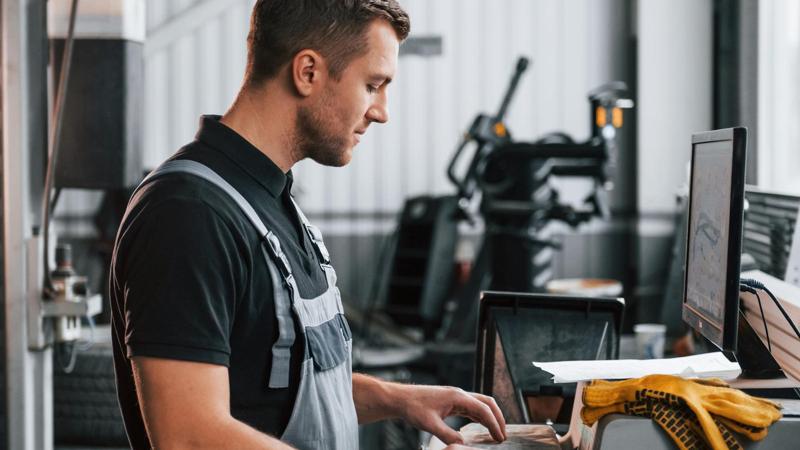 Image d'illustration du métier LE MÉTIER DE TECHNICIEN DE MAINTENANCE DES SYSTÈMES AUTOMATISÉS