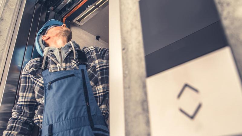 Image d'illustration du métier LE MÉTIER DE TECHNICIEN DE MAINTENANCE DES ASCENSEURS